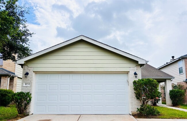 Building Photo - 8134 Sanders Forest Ct