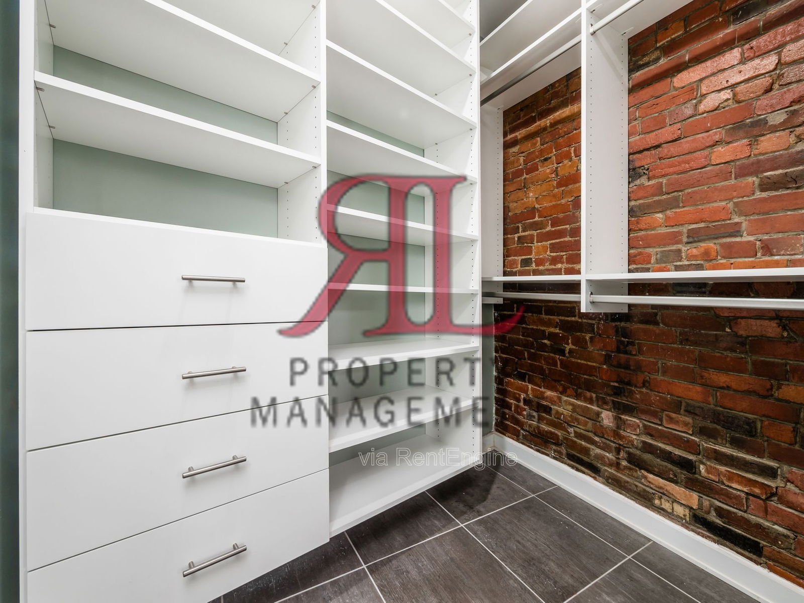 Building Photo - 1131 N High St