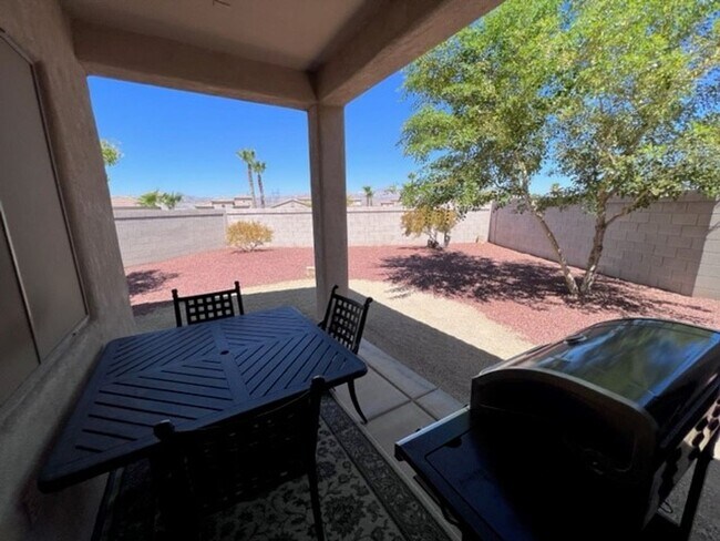 Building Photo - 2BR Vacation Home in Gated Community Bullhead Parkway with Utilities Avail 10/1