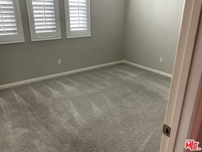 Building Photo - 20909 Mountain Gate Dr