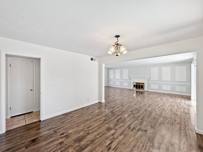 Building Photo - Charming & Spacious 4BD/3BA House in Allie...
