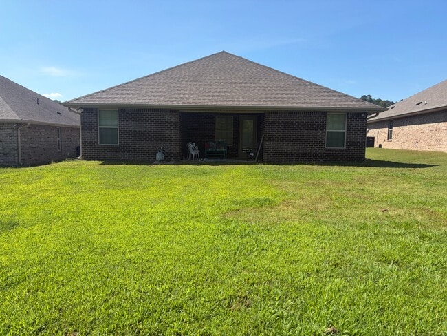 Building Photo - 102 Black Creek Way