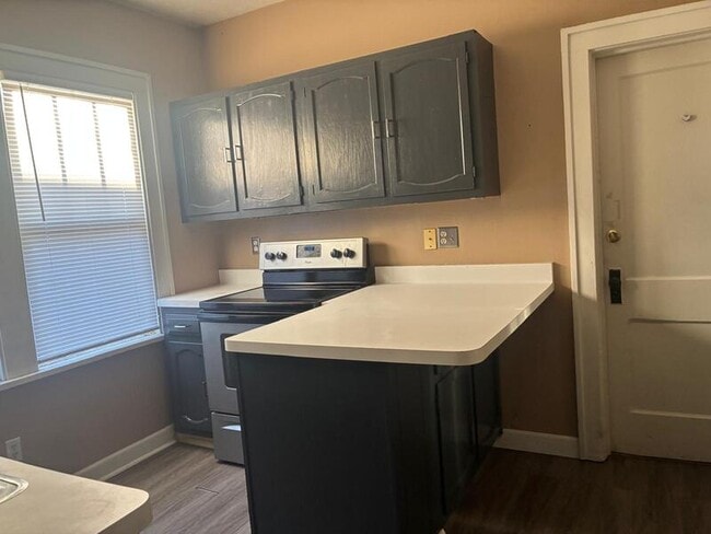 Building Photo - 766 N 1st St