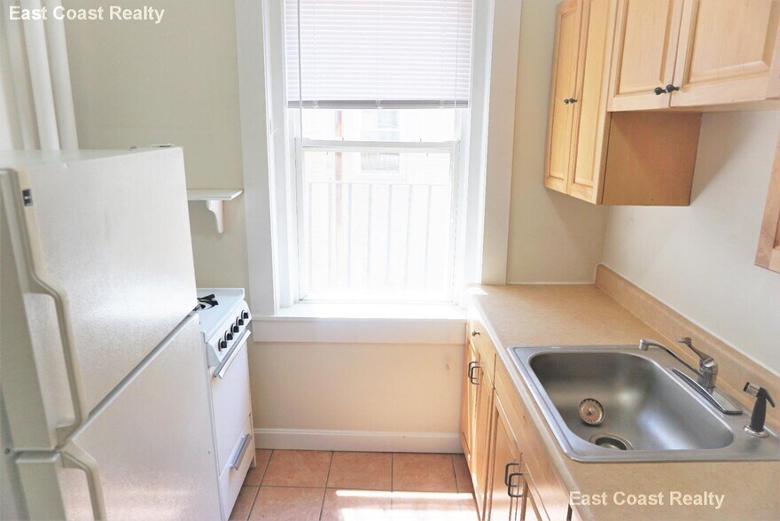 Building Photo - 79 Gordon St