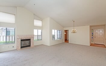 Building Photo - Spacious, Single-Level Home in Shadowridge with Golf Course Views!