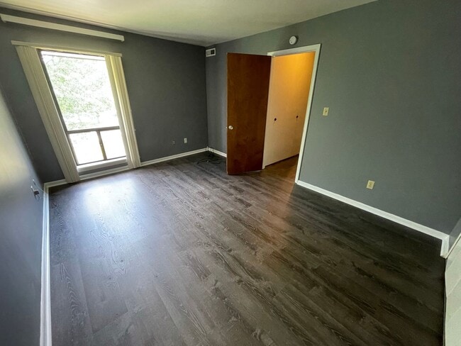 Building Photo - Fresh Updates! 1 Bed 1 Bath - Moon Twp