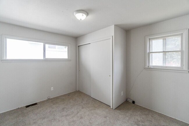 Building Photo - Single Family Home on Spokanes North Side!!