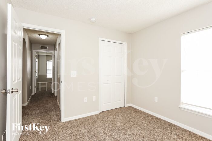 Building Photo - 8408 Oak Crossing Dr W