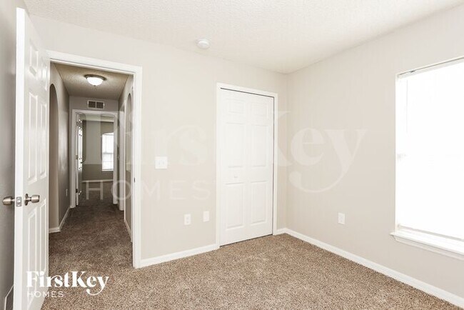 Building Photo - 8408 Oak Crossing Dr W