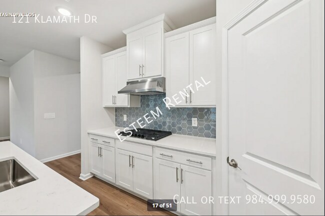 Building Photo - 121 Klamath Dr