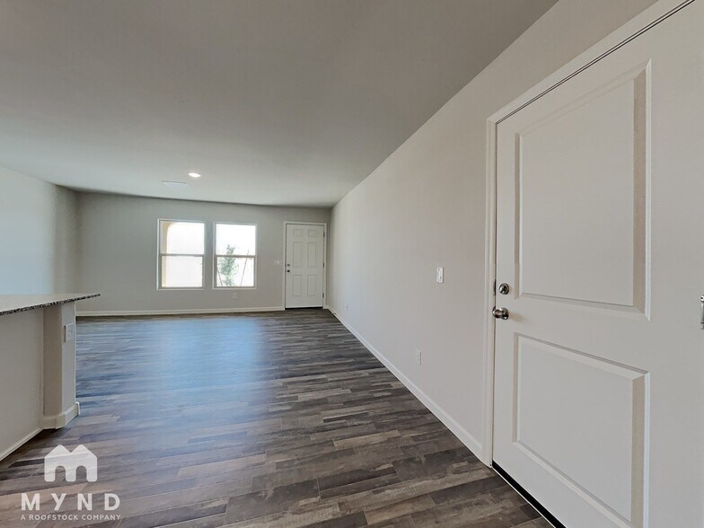 Building Photo - 246 S Picacho Heights Rd
