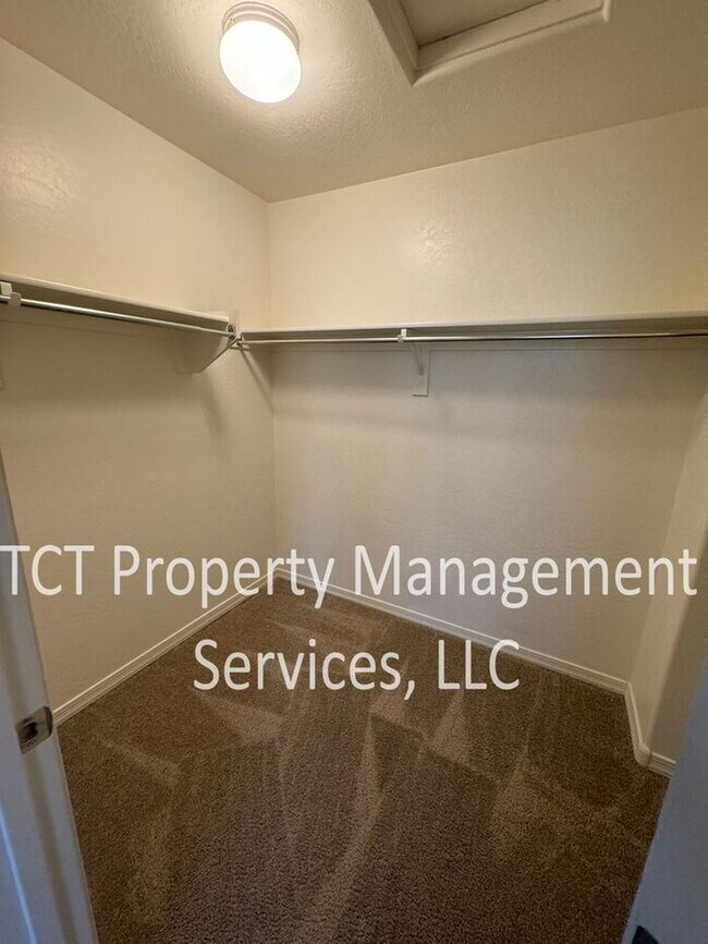 Building Photo - Updated and Low-Maintenance Townhome in Mesa!