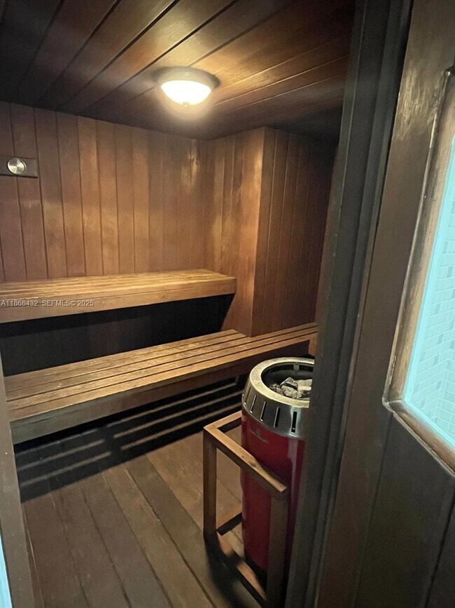 Building Photo - 401 Golden Isles Dr