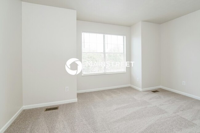 Building Photo - 640 Cornerbrook Ln