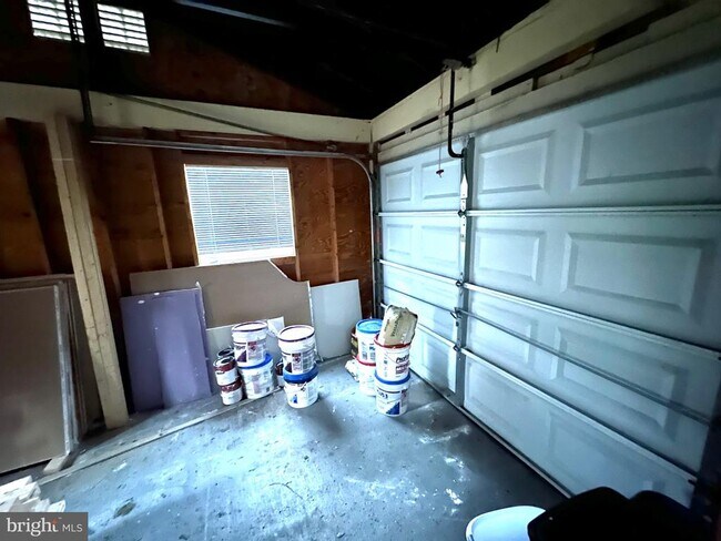 Building Photo - 5 Charen Ct