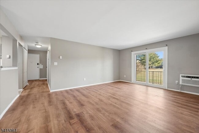 Building Photo - 807 Eves Dr