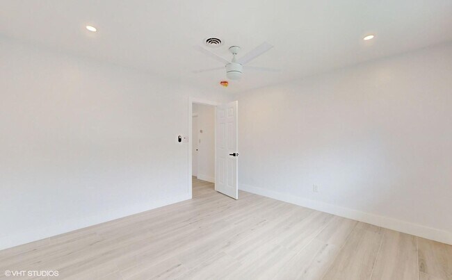 Building Photo - 4761 NE 28th Ave