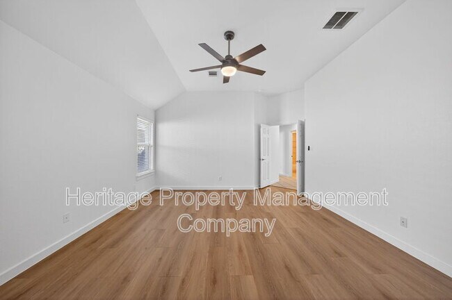 Building Photo - 1115 Willow Knoll