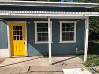 Building Photo - 702 San Antonio Ave