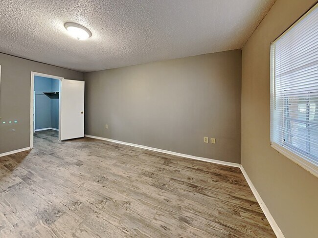 Building Photo - 476 Banyon Tree Cir
