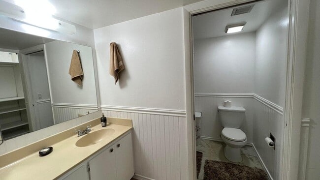 Building Photo - 6097 Balboa Cir