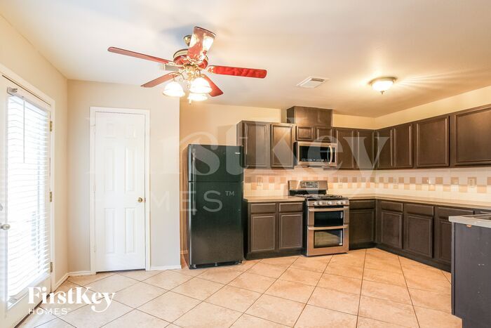 Building Photo - 7811 Cedar View St