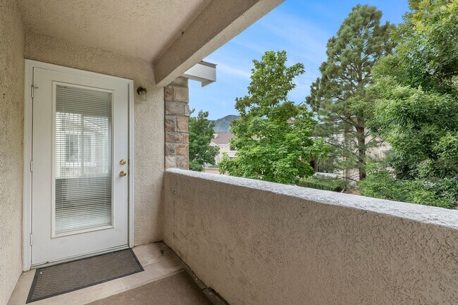 Building Photo - 2 bed, close to Ft Carson. Top Floor unit, Available now