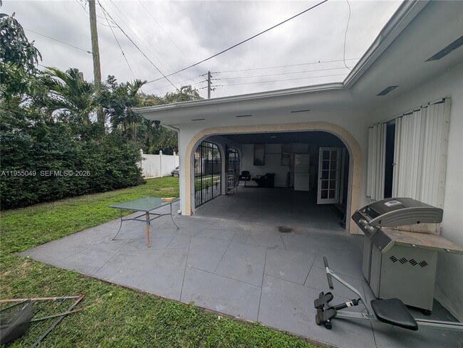 Building Photo - 1900 NE 186th St