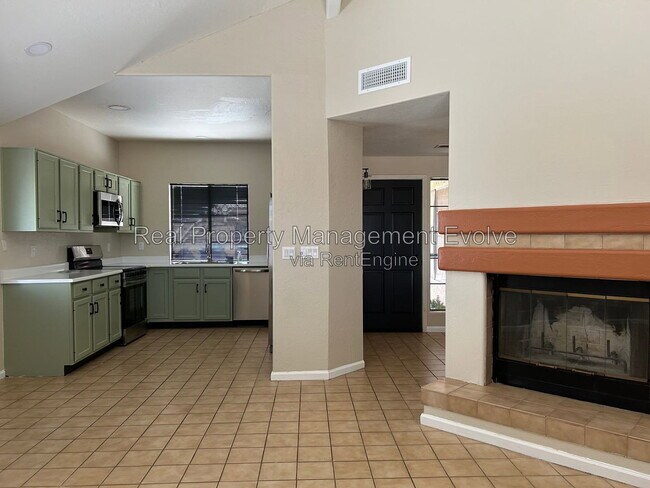 Building Photo - 5943 W Drake Ct