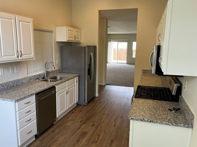 Building Photo - Beautiful 3 Bed, 2 Bath Home with 2-Car Garage in Desirable Sparks Neighborhood