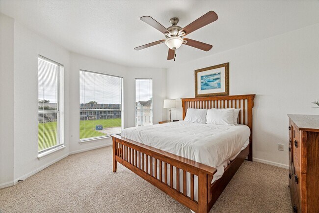 Building Photo - 18617 Egret Bay Blvd