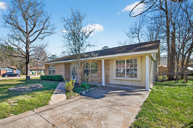 Building Photo - 210 N Shirley Ln