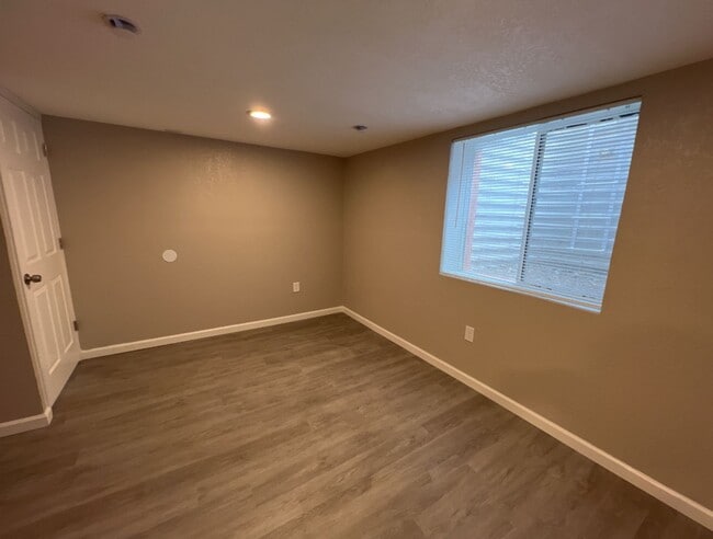 Building Photo - 3 Bed 1 Bath in Denver's Elyria Swansea Neighborhood