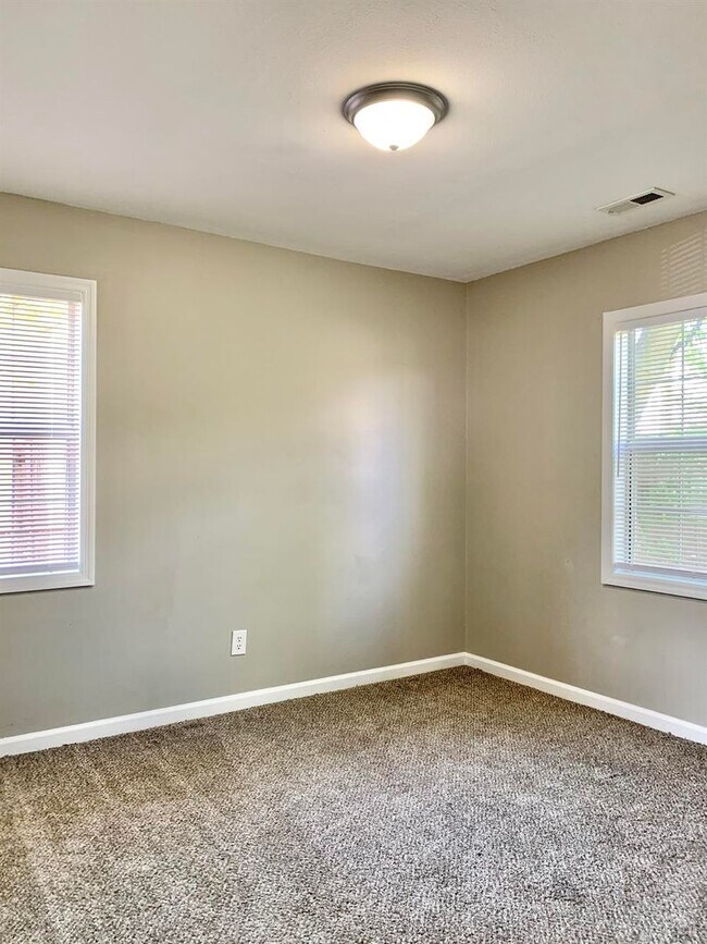 Building Photo - 209 Burch Rd