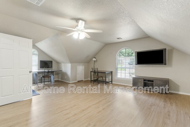 Building Photo - 1220 Renaissance Dr