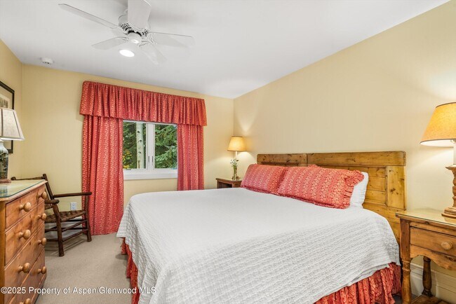 Building Photo - 431 W Hopkins Ave