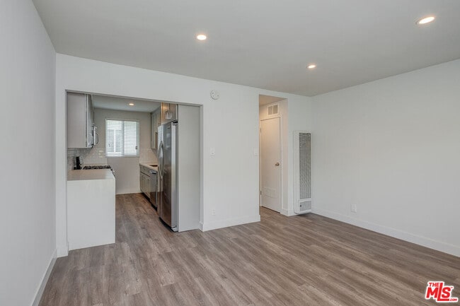 Building Photo - 4136 Grand View Blvd