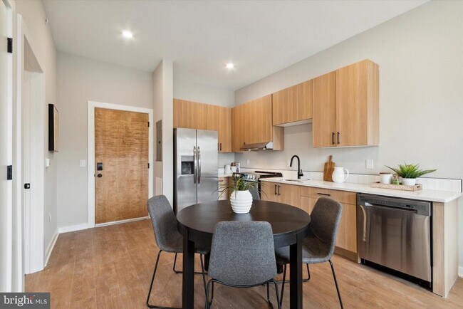 Building Photo - 308 W Chelten Ave