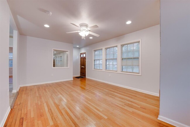 Building Photo - 4310 E Toliver St