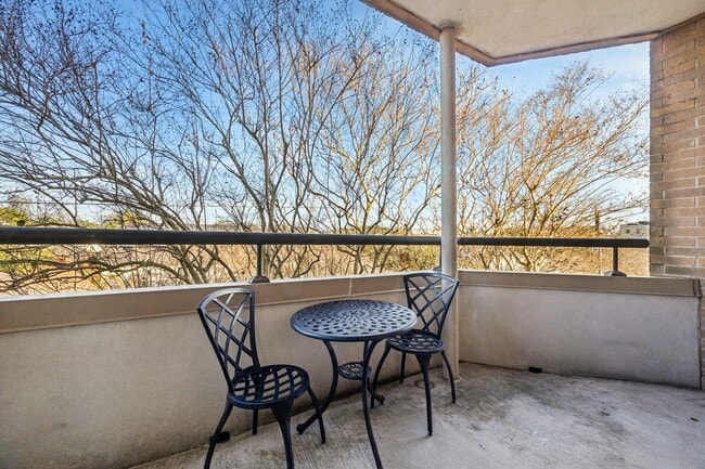 Building Photo - 5200 Weslayan St