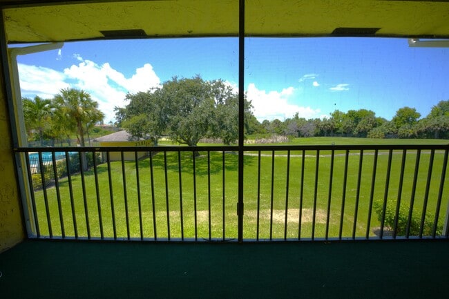 Building Photo - 1523 Meadows Cir