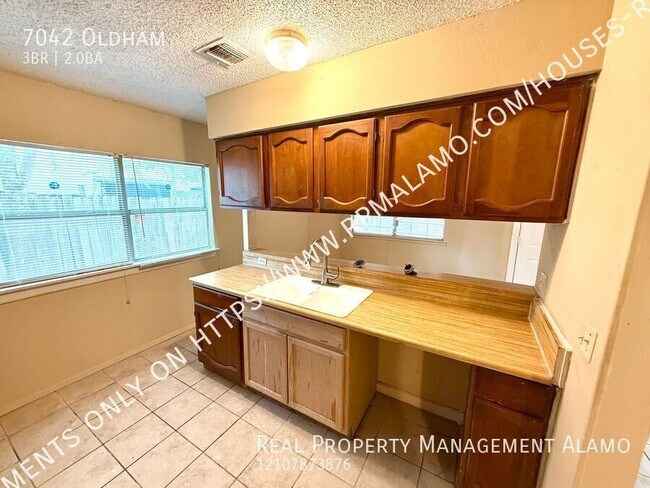 Building Photo - 7042 Oldham-