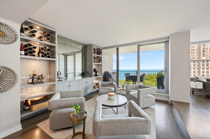 Building Photo - 1000 N Lake Shore Dr