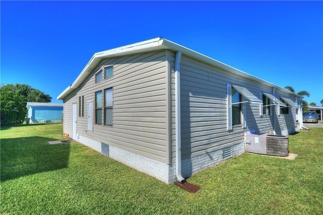 Building Photo - 561 Dolphin Cir