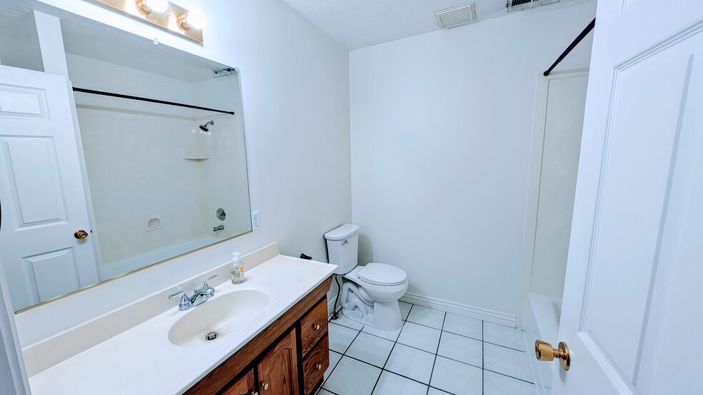 Building Photo - 4372 S 1000 W