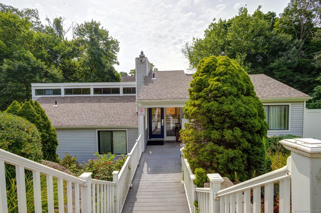 Building Photo - 59 Brookwood Dr