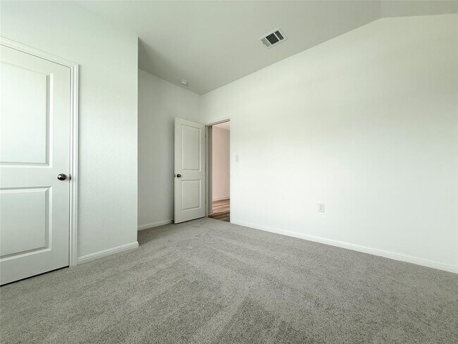 Building Photo - 15409 Flowers Vw