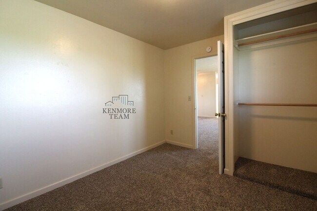 Building Photo - 2 Bedroom, 1 Bath Home in North Pasco