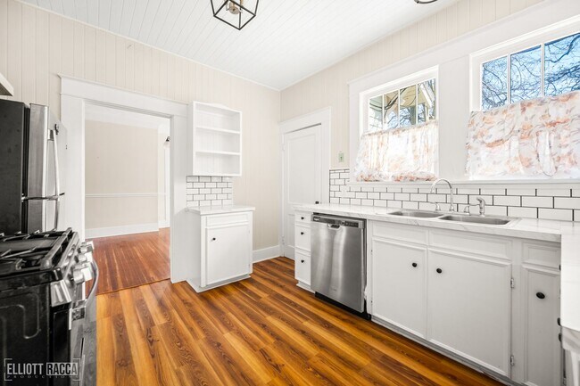 Building Photo - 2301 Hill St