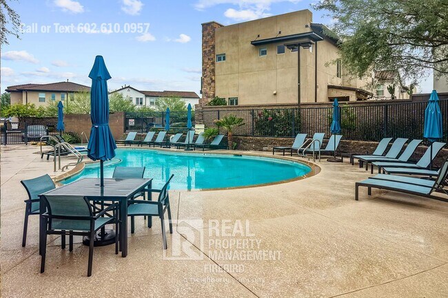 Building Photo - 2342 W Gloria Ln